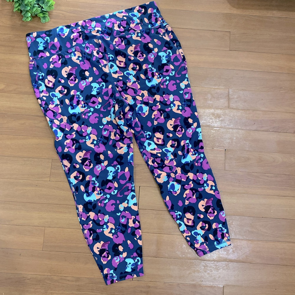 Livi Active leopard legging size 26/28 - Picture 4 of 5